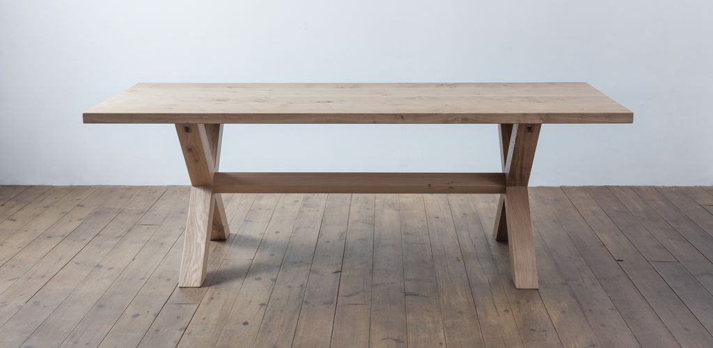 The aesthetic of oak in dining tables and furniture